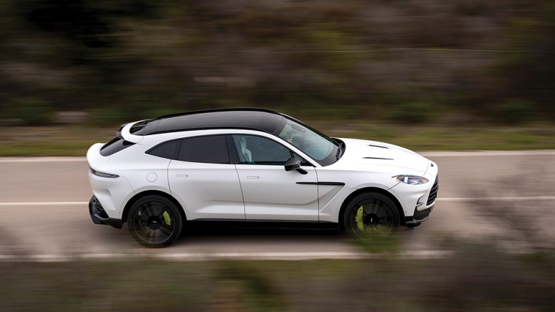 Aston Martin DBX707