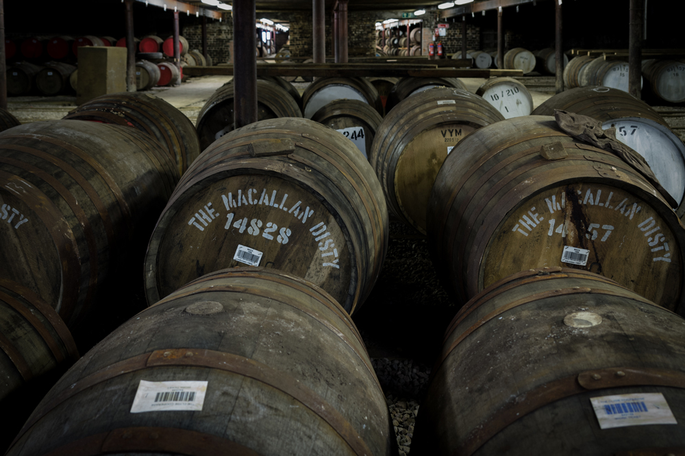 Lịch sử sản xuất whisky của The Macallan gắn với tuyệt nghệ sử dụng thùng ủ từ gỗ sồi.