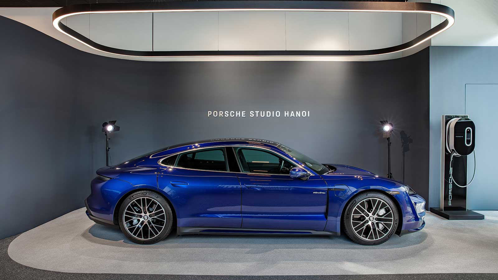Porsche Studio Hà Nội