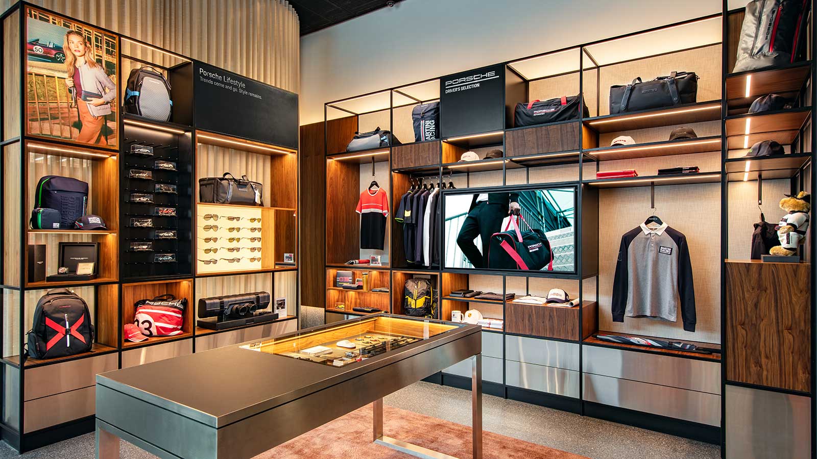 Porsche Studio Hà Nội