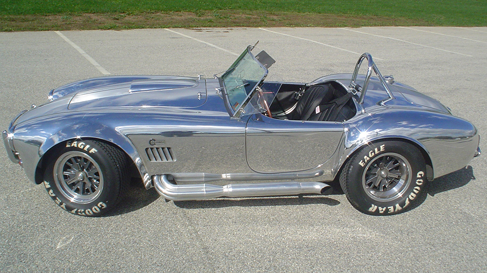 The Shelby Cobra CSX4000 seen from the side