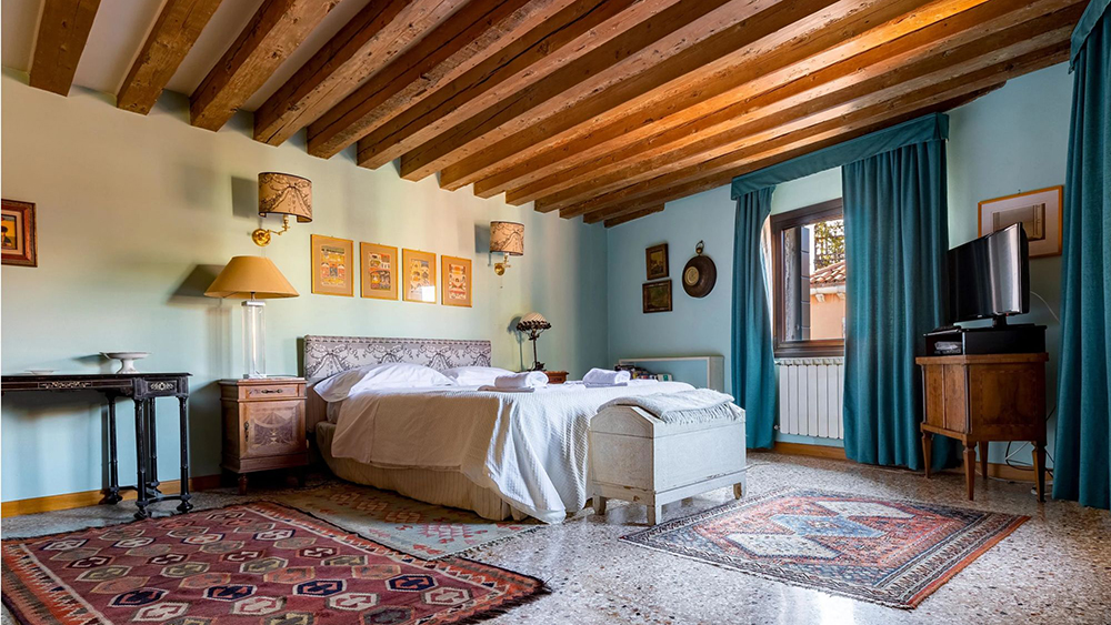 Venice Residence for $3.1 Million Bedroom
