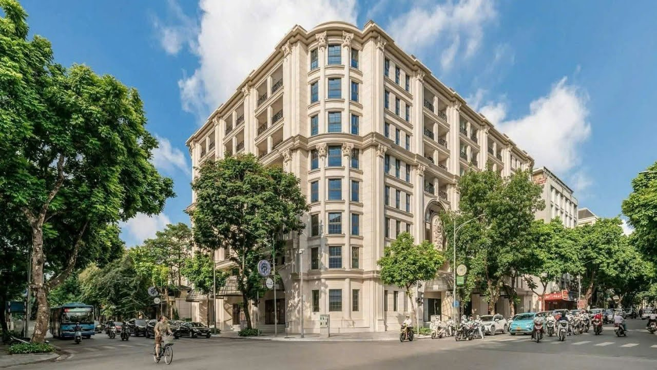 Khu căn hộ Ritz-Carlton Residences tại The Grand, Hanoi chỉ cách Hồ Gươm một vài bước chân.
